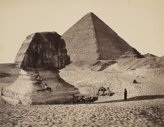 Die Sphinx, die Große Pyramide und zwei kleinere Pyramiden, Gizeh, Ägypten